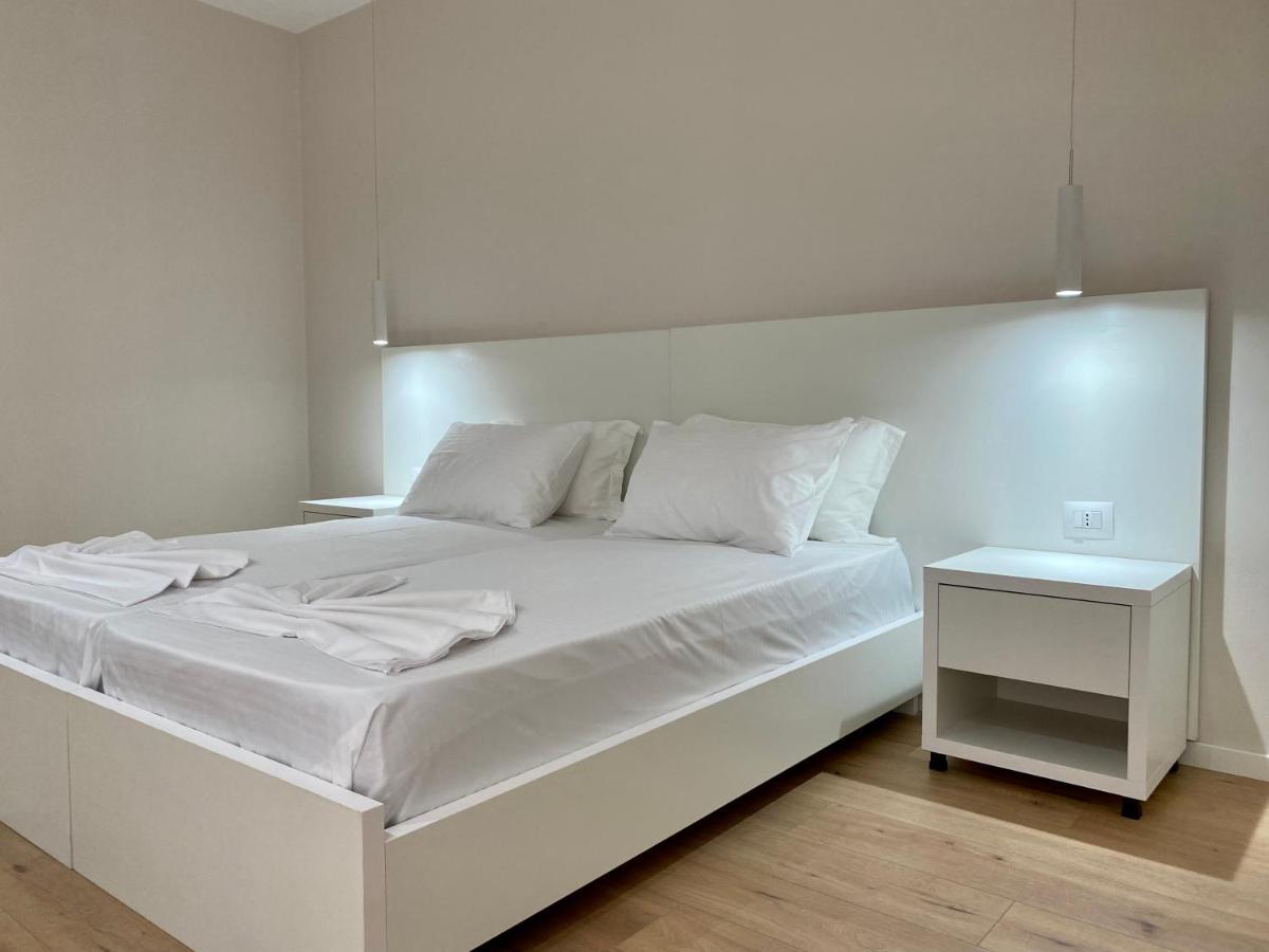 סרנדה Violet'S Boutique Apartments מראה חיצוני תמונה
