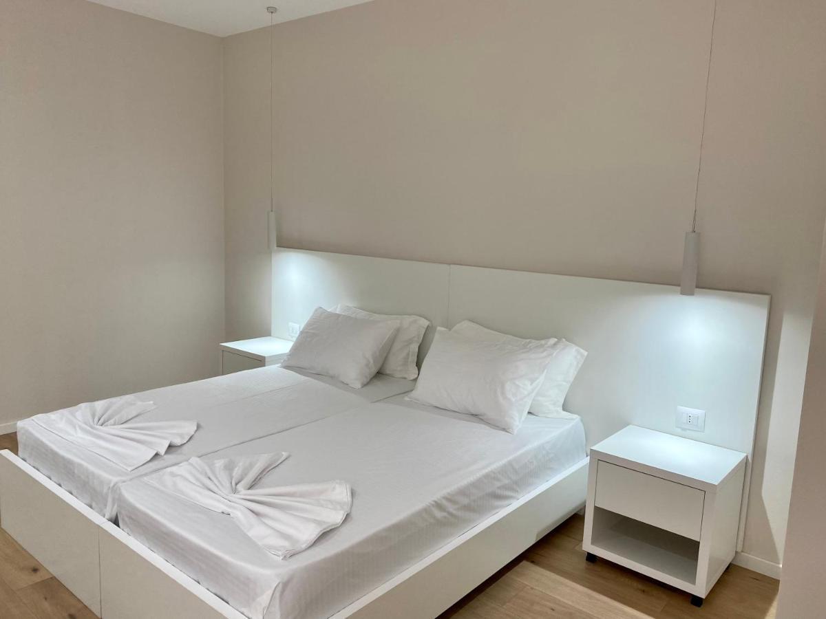 סרנדה Violet'S Boutique Apartments מראה חיצוני תמונה