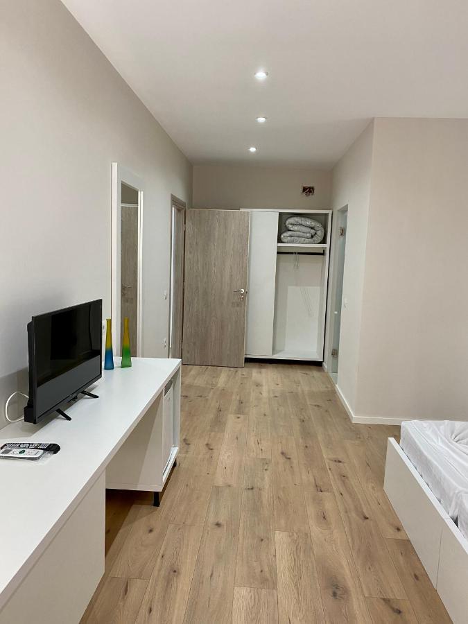 סרנדה Violet'S Boutique Apartments מראה חיצוני תמונה