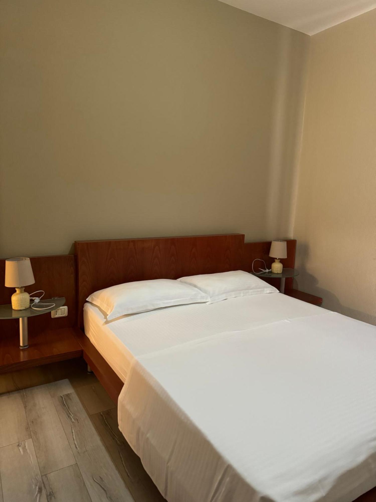 סרנדה Violet'S Boutique Apartments מראה חיצוני תמונה