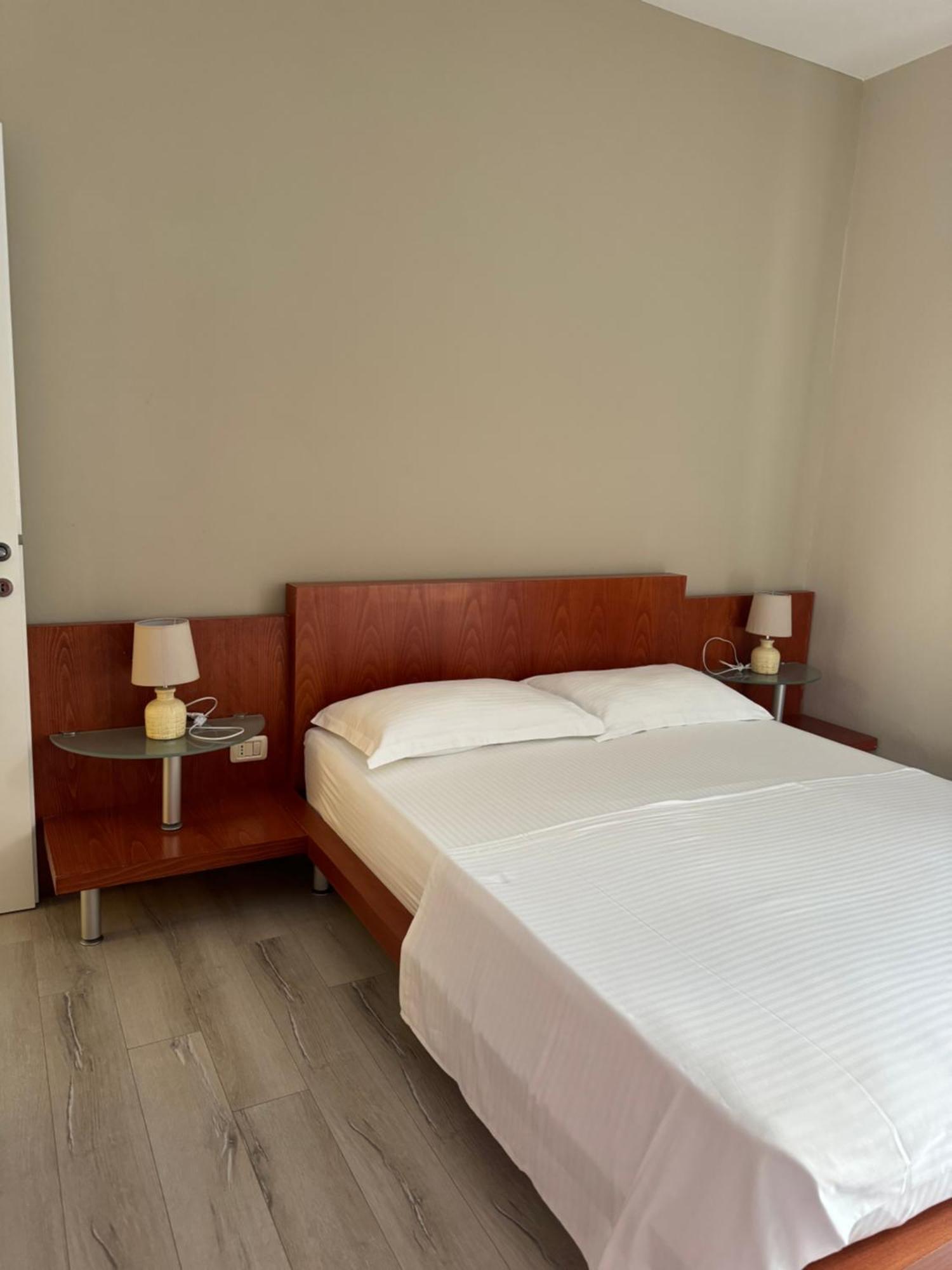 סרנדה Violet'S Boutique Apartments מראה חיצוני תמונה