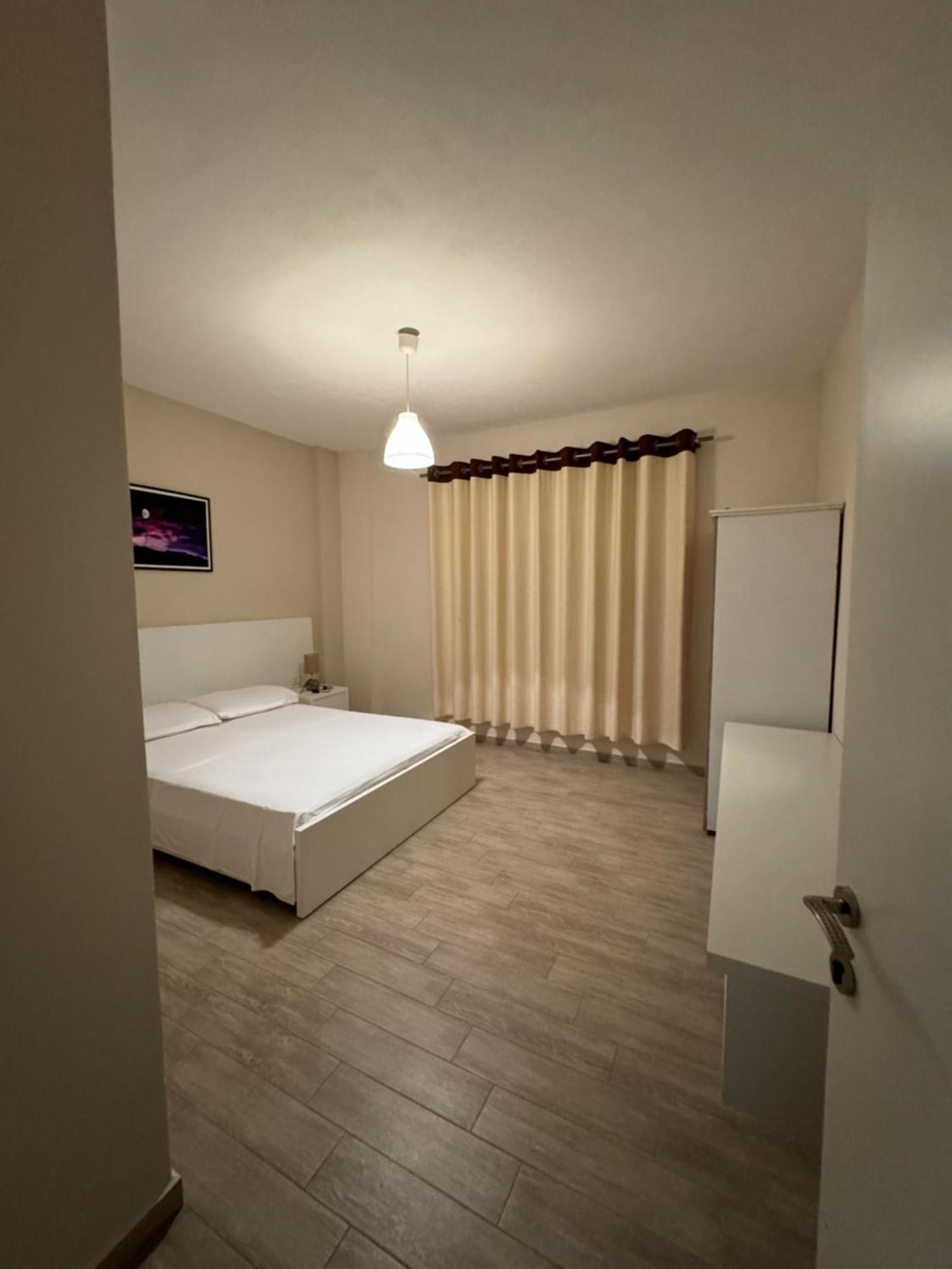 סרנדה Violet'S Boutique Apartments מראה חיצוני תמונה
