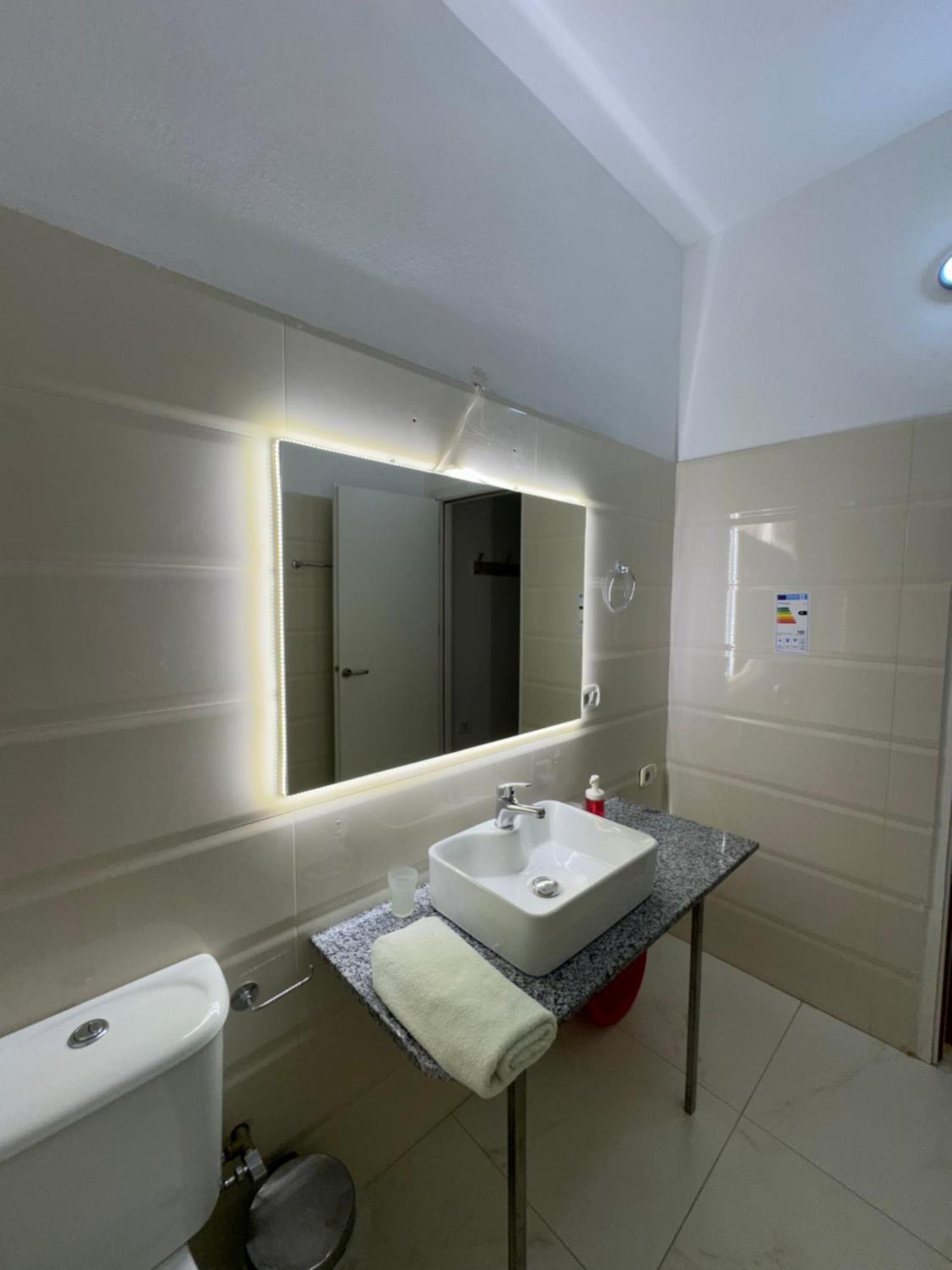 סרנדה Violet'S Boutique Apartments מראה חיצוני תמונה