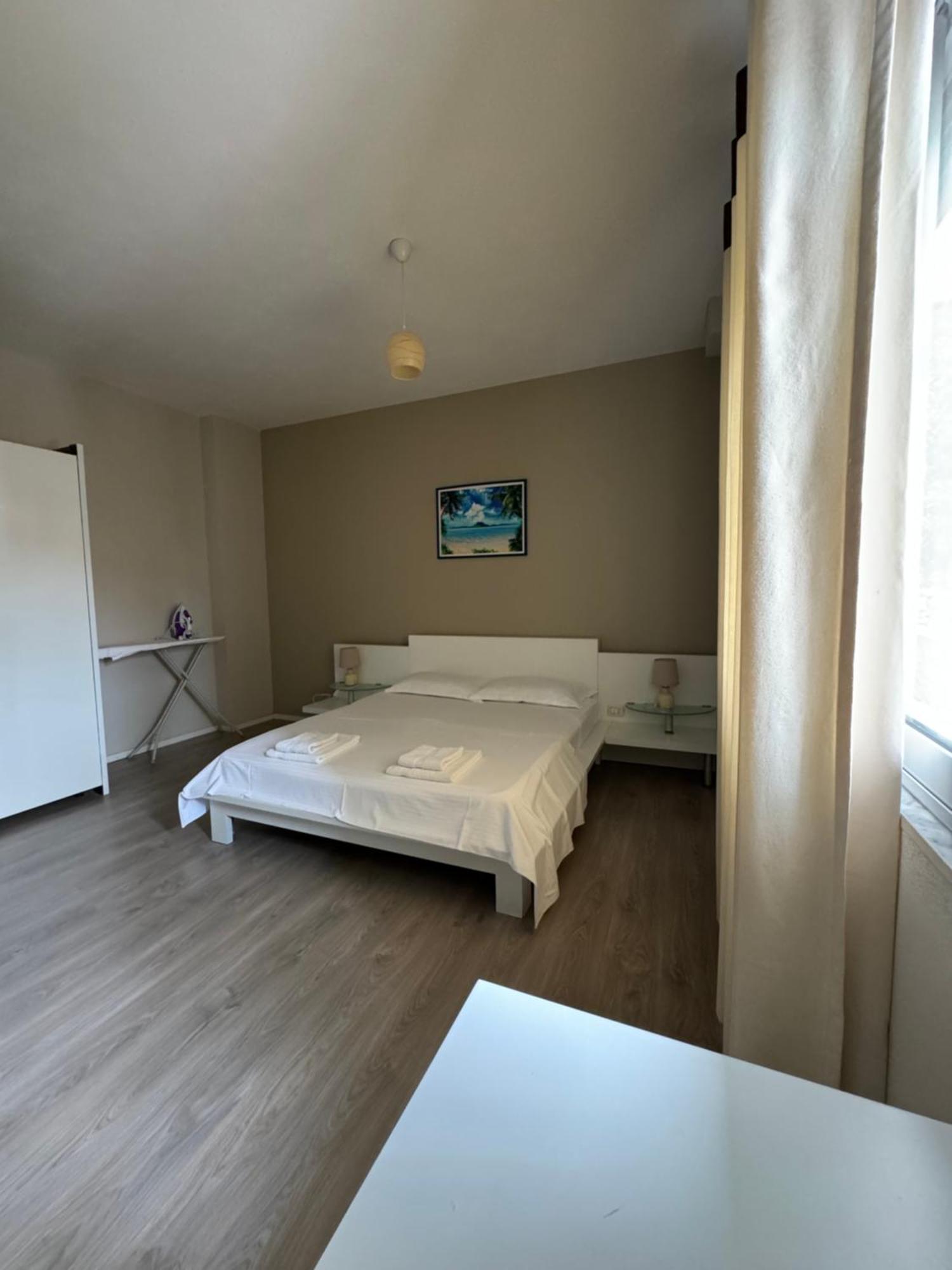 סרנדה Violet'S Boutique Apartments מראה חיצוני תמונה