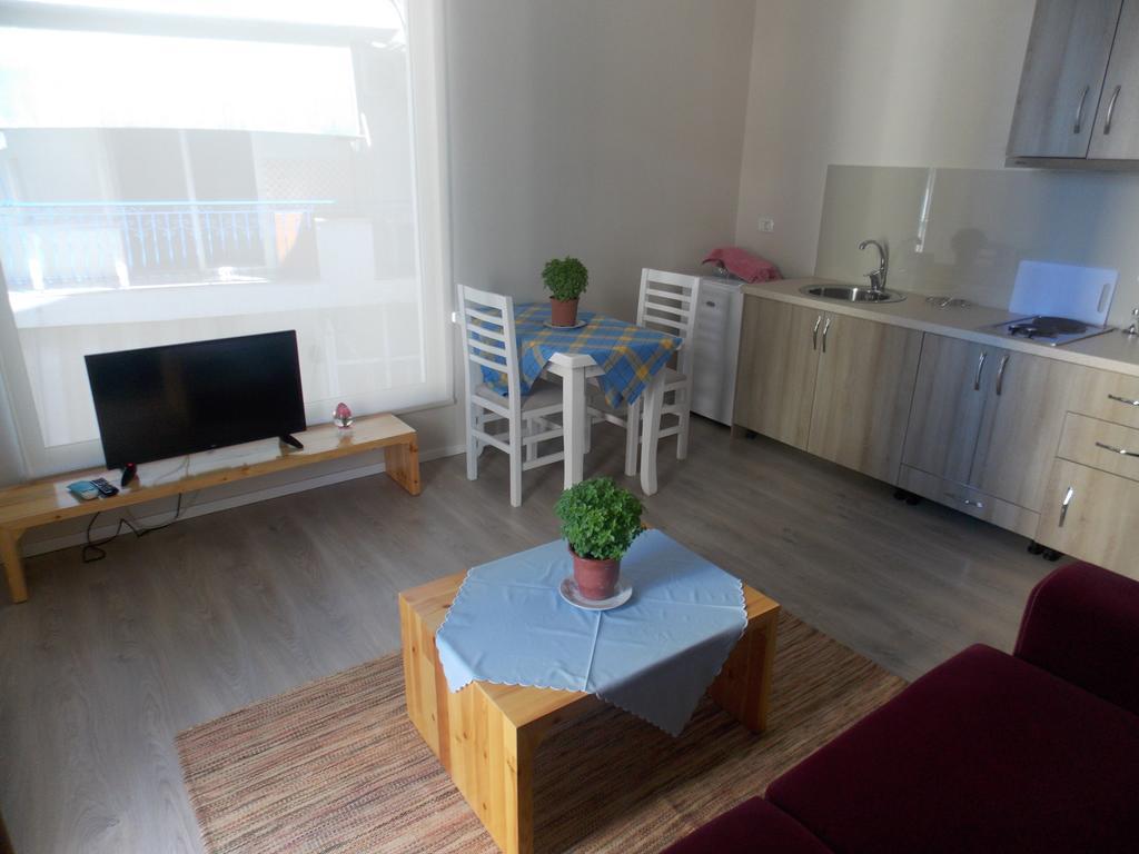 סרנדה Violet'S Boutique Apartments מראה חיצוני תמונה